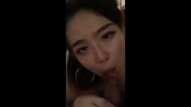 Em sinh viên dễ thương blowjobs cho tôi doggy cực phê